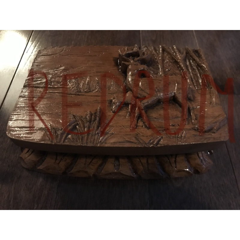 Deceased - Roch Thériault superbe wooden carved box with animal scene as he saw it while living in the woods from 2006