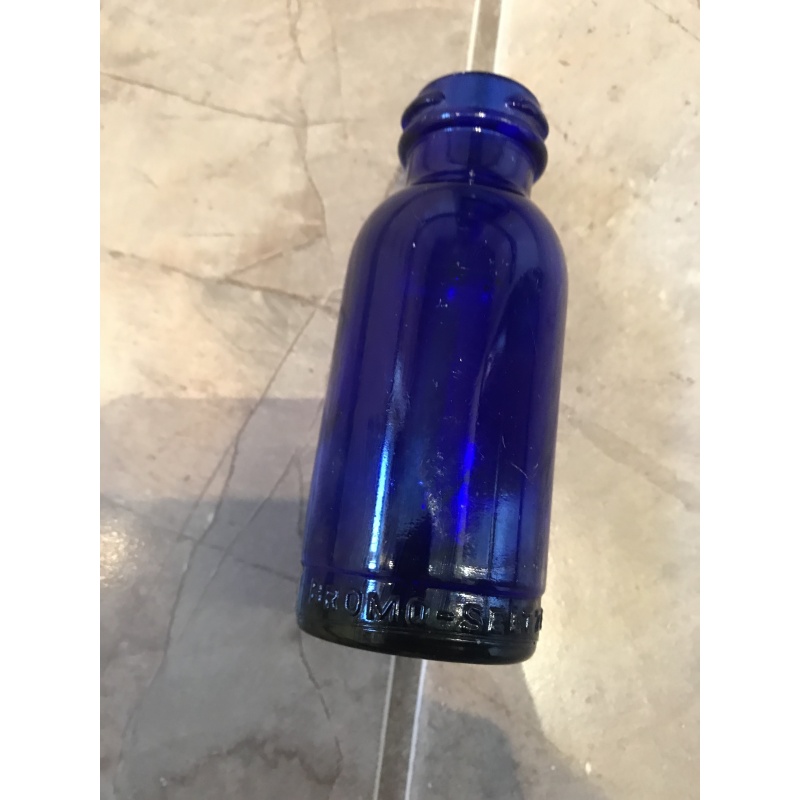 Lizzie Borden Bromo Seltzer bleu cobalt bottle with embossed message